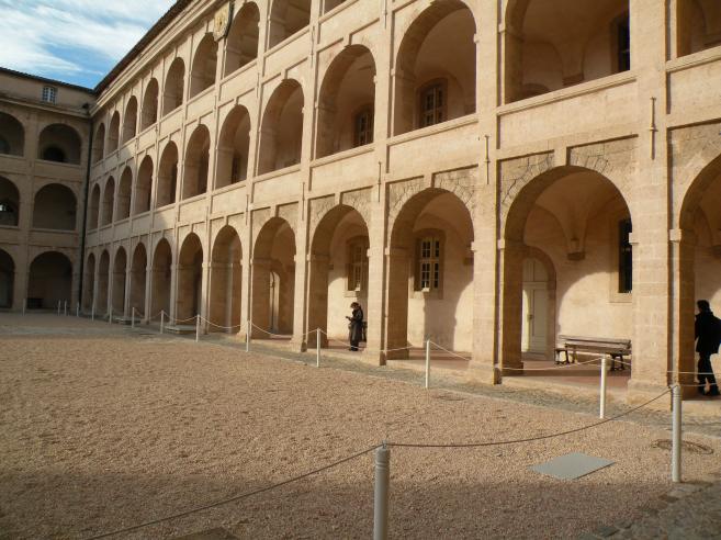  la Cour de l'hospice de la Charité